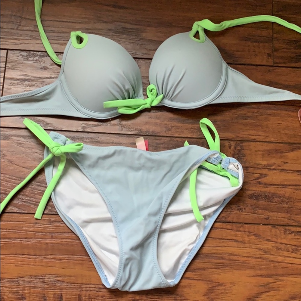 Victoria’s Secret bikini set